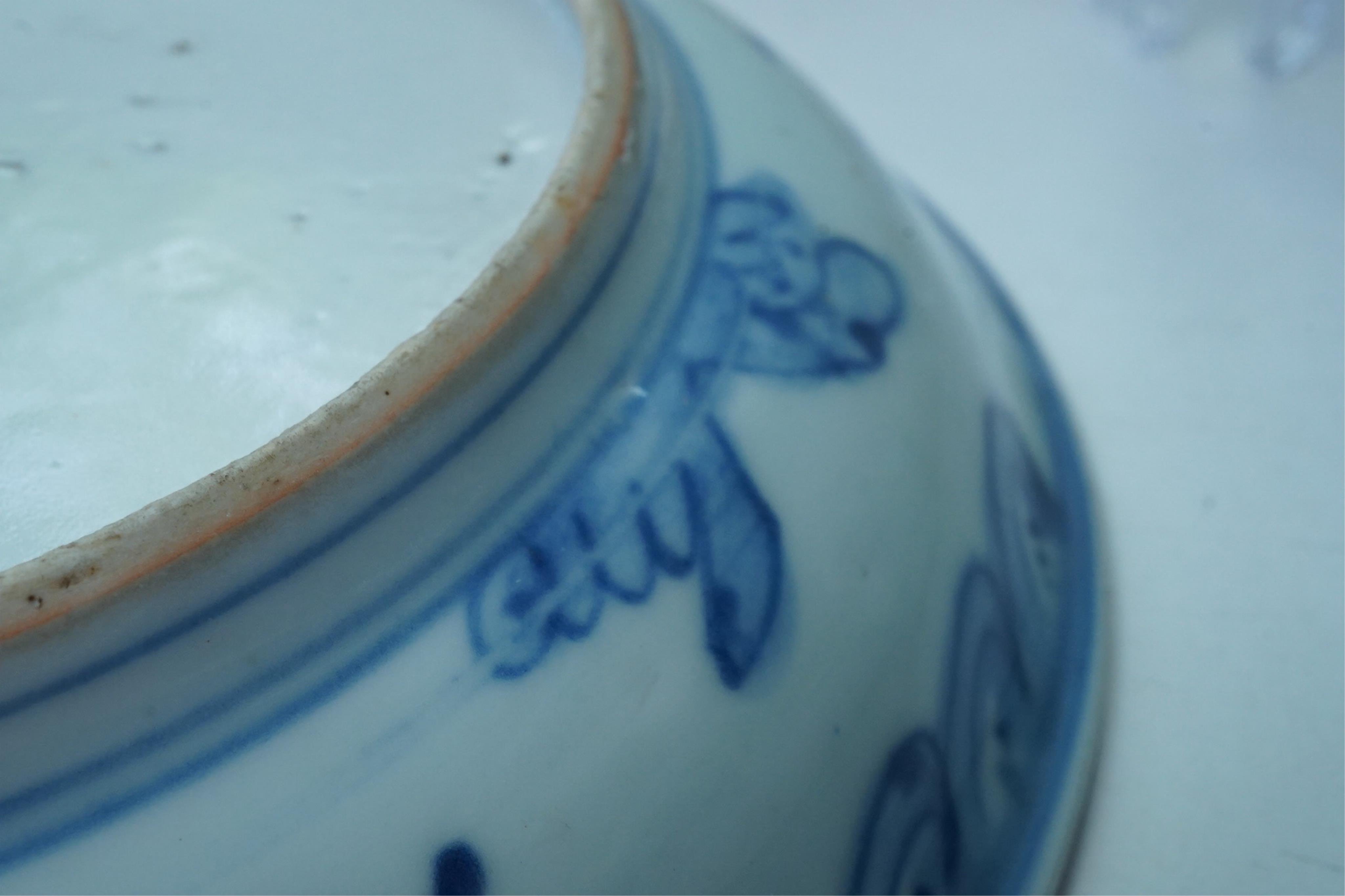 A Chinese Ming blue and white saucer dish, 16th century
